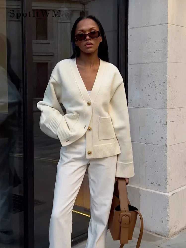 Mia - Classic Cardigan