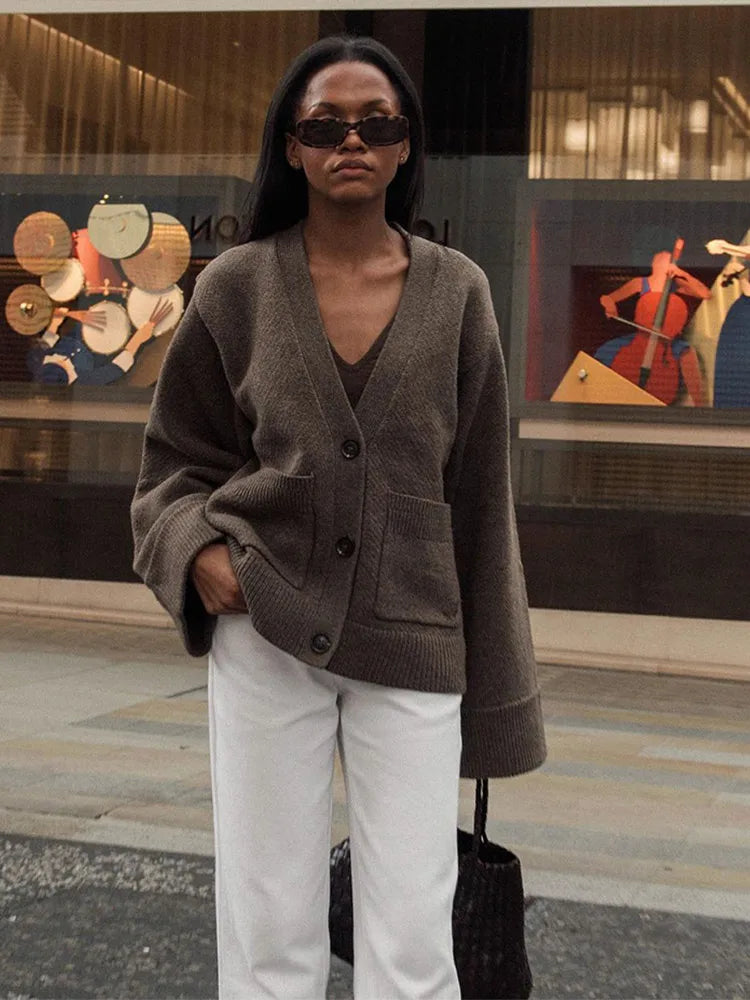 Mia - Classic Cardigan