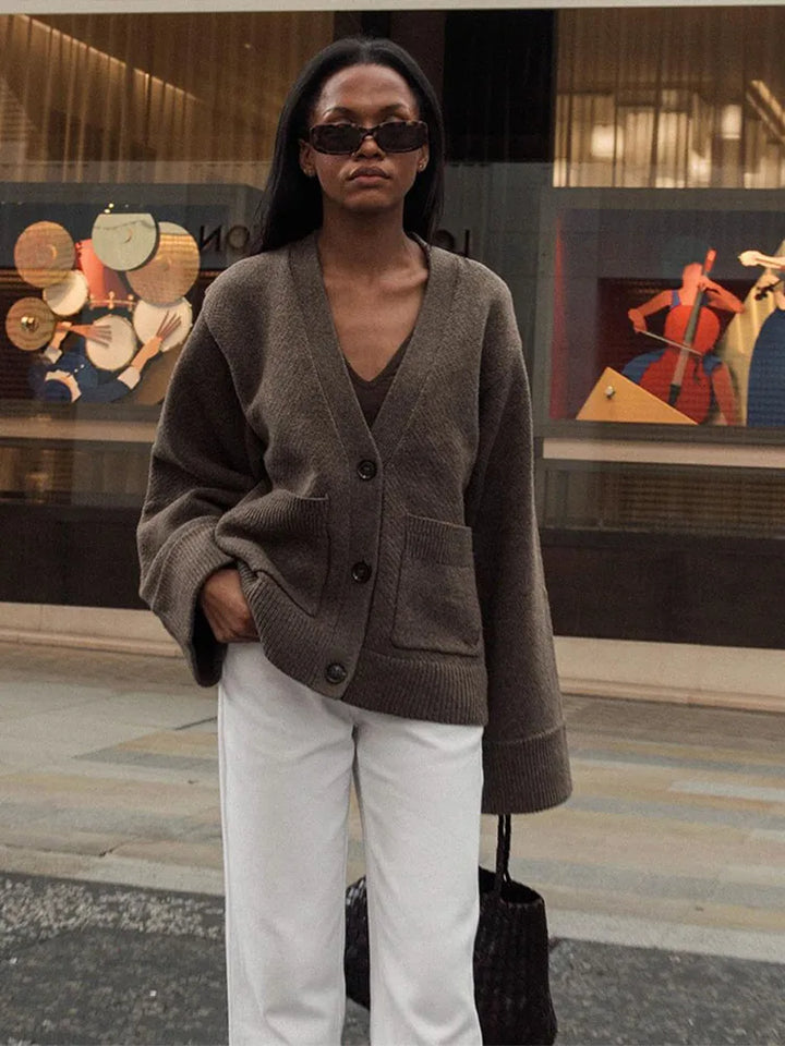Mia - Classic Cardigan